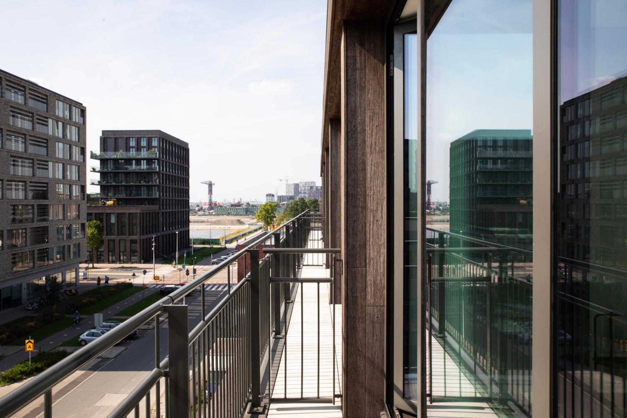 Bob W Amsterdam Noord Aparthotel Rum bild